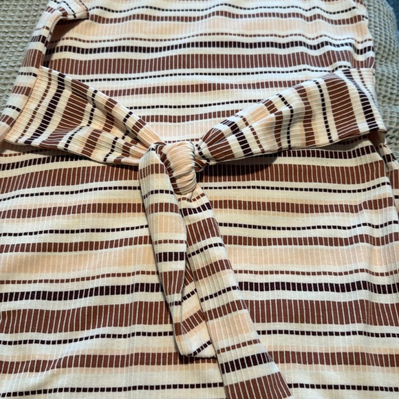 Purchased from loft. Very comfortable dress. Only worn once - Picture 3 of 4